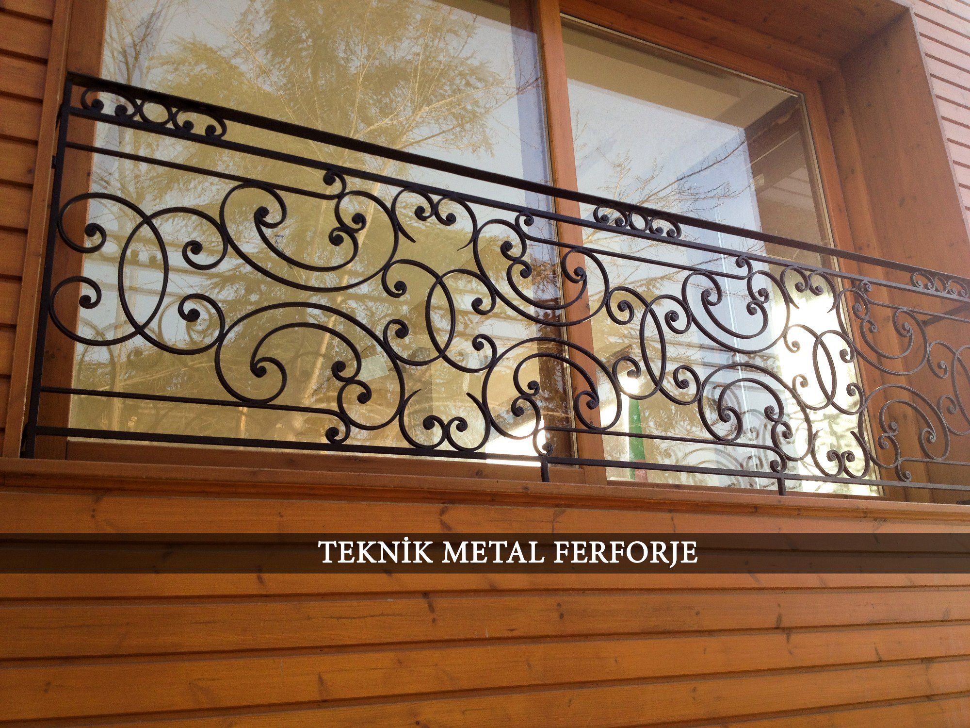 Ferforje Motiflerle Süslü Fransız Balkon Korkuluğu